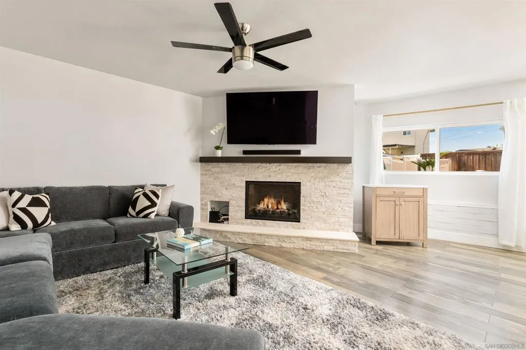 1412 Frankfort St, San Diego, California 92110 home-pic-13