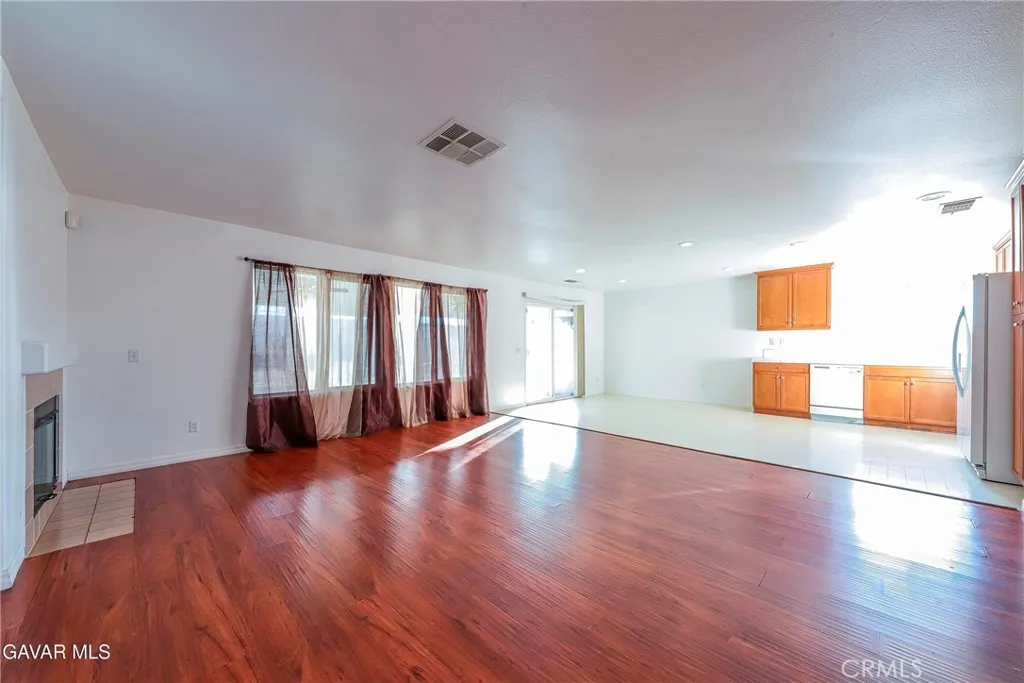 45257 Date, Lancaster, California 93534 home-pic-2