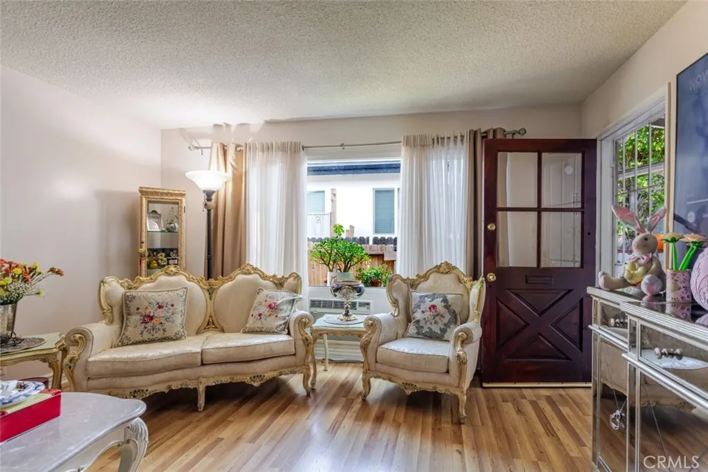 12806 Oxnard Street, North Hollywood, California 91606 home-pic-3