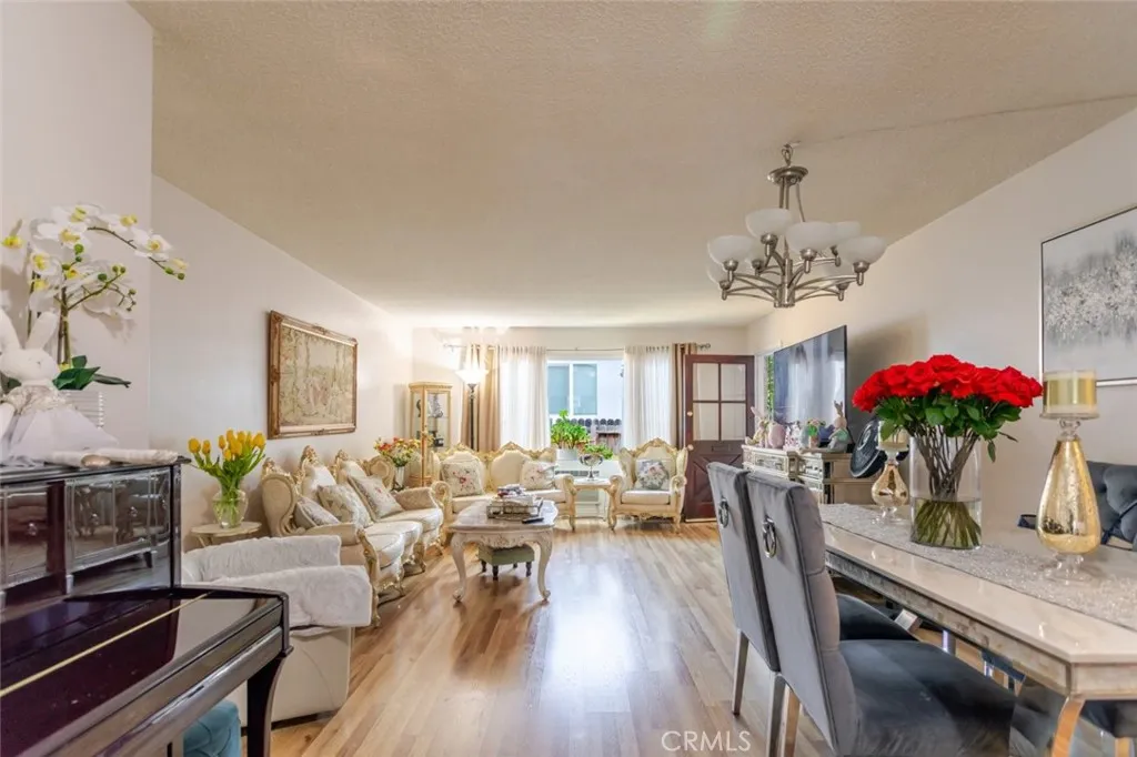 12806 Oxnard Street, North Hollywood, California 91606 home-pic-6