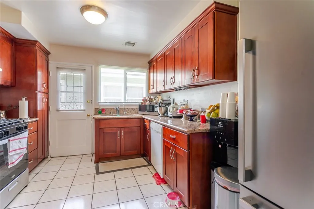 12806 Oxnard Street, North Hollywood, California 91606 home-pic-8