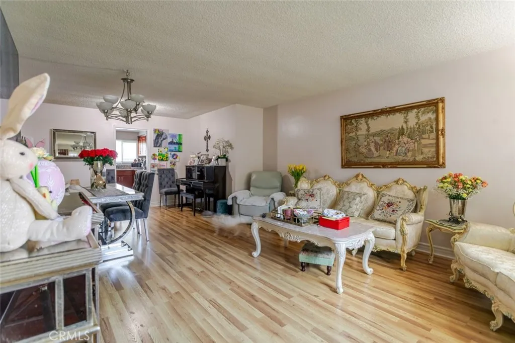 12806 Oxnard Street, North Hollywood, California 91606 home-pic-5