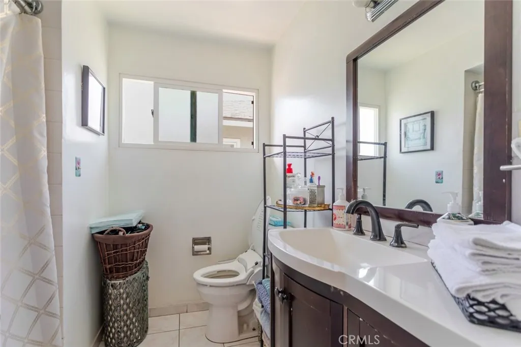 12806 Oxnard Street, North Hollywood, California 91606 home-pic-16