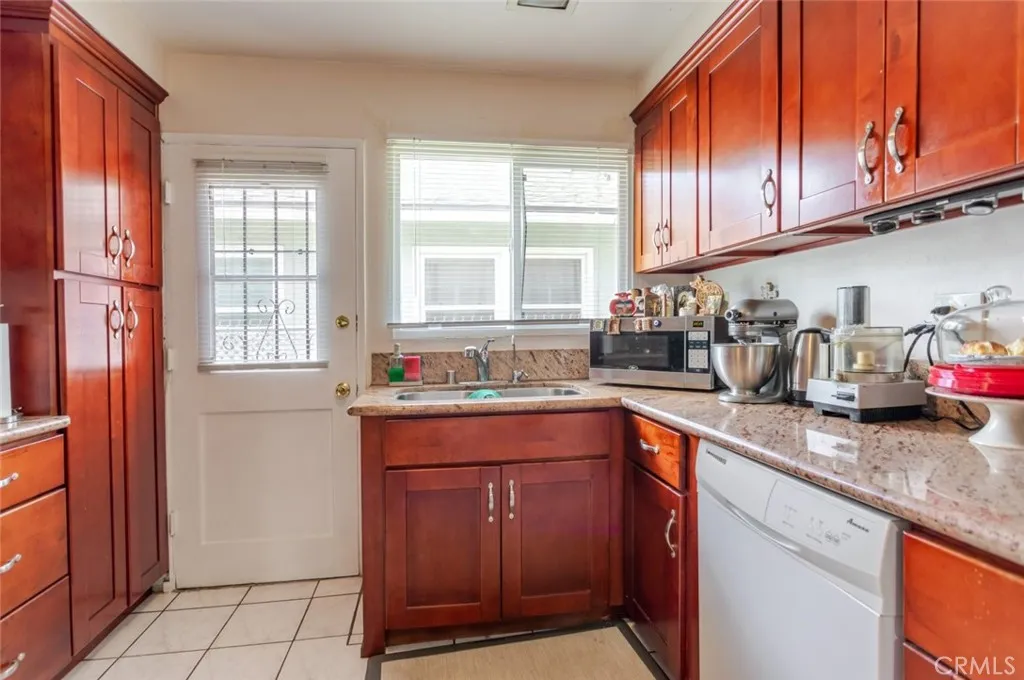 12806 Oxnard Street, North Hollywood, California 91606 home-pic-10