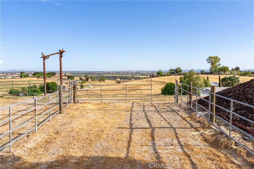 2245 Rancho Lomas Way, San Miguel, California 93451 home-pic-45