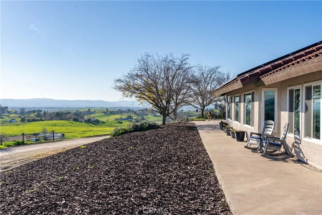2245 Rancho Lomas Way, San Miguel, California 93451 home-pic-37