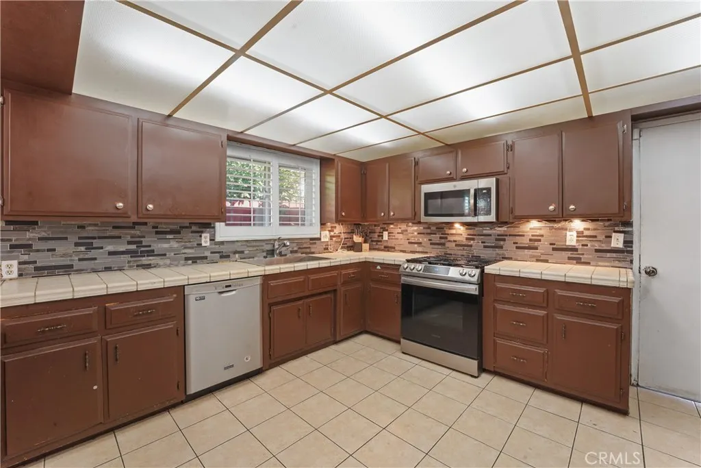 26407 Liberty Drive, Hemet, California 92544 home-pic-8