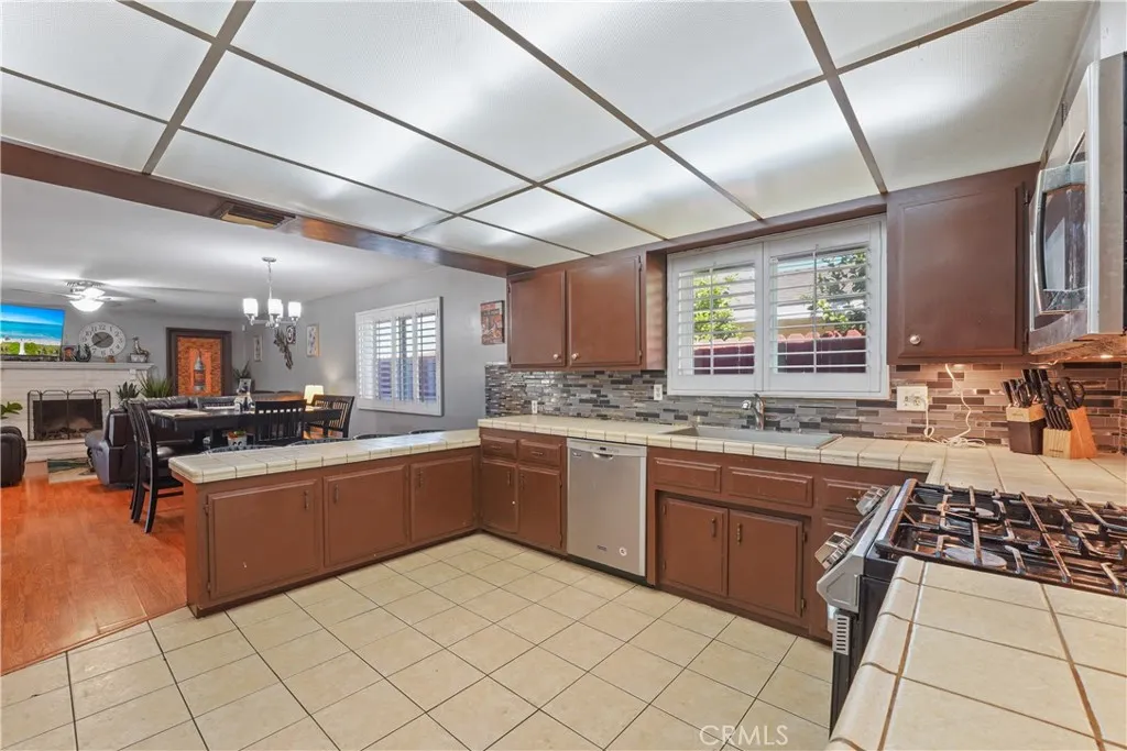 26407 Liberty Drive, Hemet, California 92544 home-pic-7