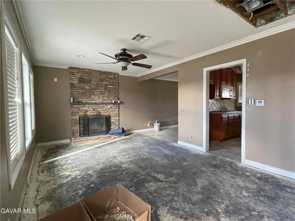 309 E Avenue J13, Lancaster, California 93535 home-pic-2