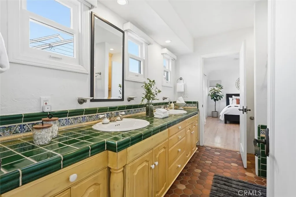 616 S Gertruda Avenue, Redondo Beach, California 90277 home-pic-18