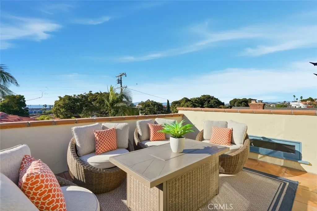 616 S Gertruda Avenue, Redondo Beach, California 90277 home-pic-37