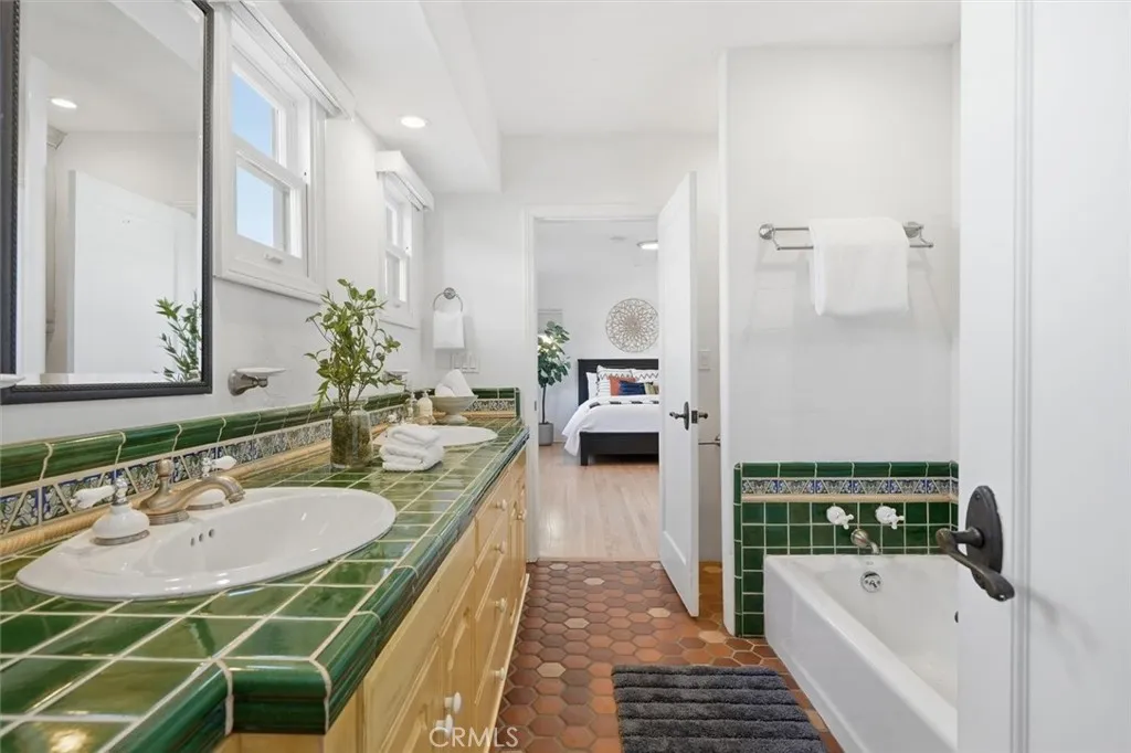 616 S Gertruda Avenue, Redondo Beach, California 90277 home-pic-17