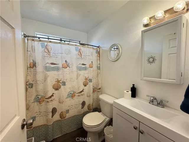 Unit B Bathroom