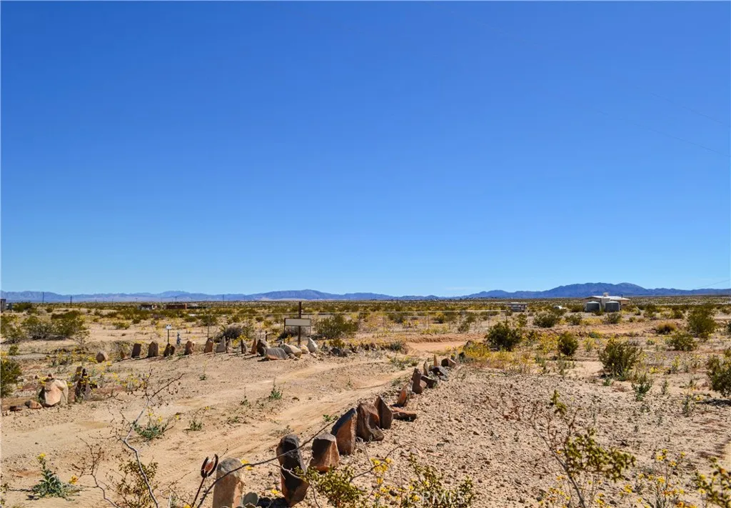 4040 Peter Rabbit, Twentynine Palms, California 92277 home-pic-2