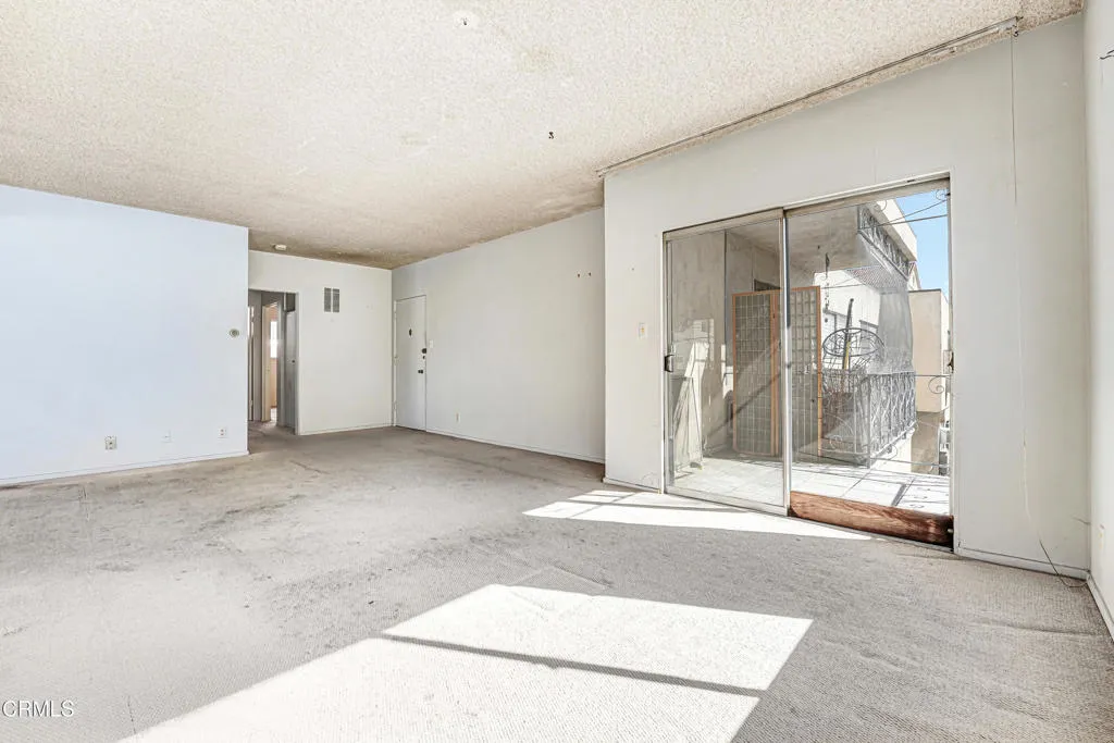 1749 N Edgemont Street, Los Angeles, California 90027 home-pic-2