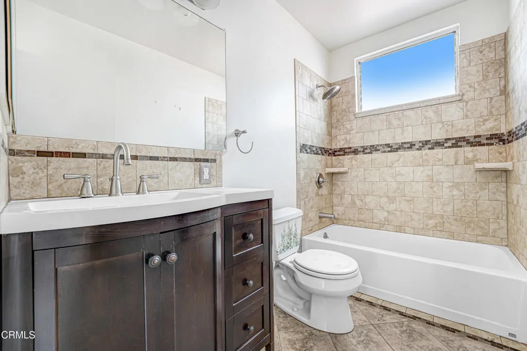1749 N Edgemont Street, Los Angeles, California 90027 home-pic-6