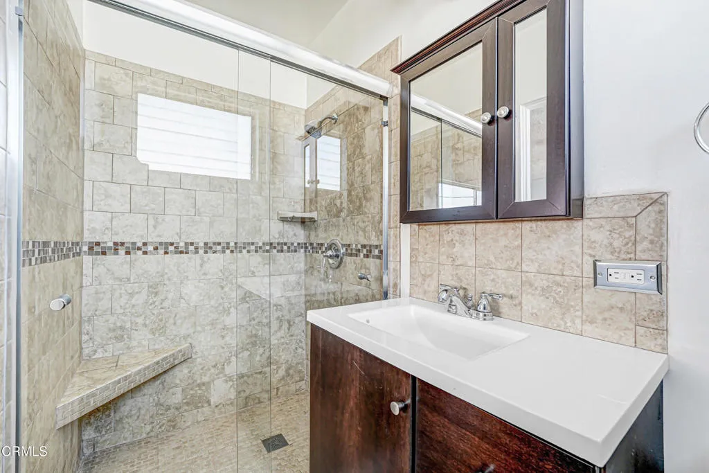 1749 N Edgemont Street, Los Angeles, California 90027 home-pic-11