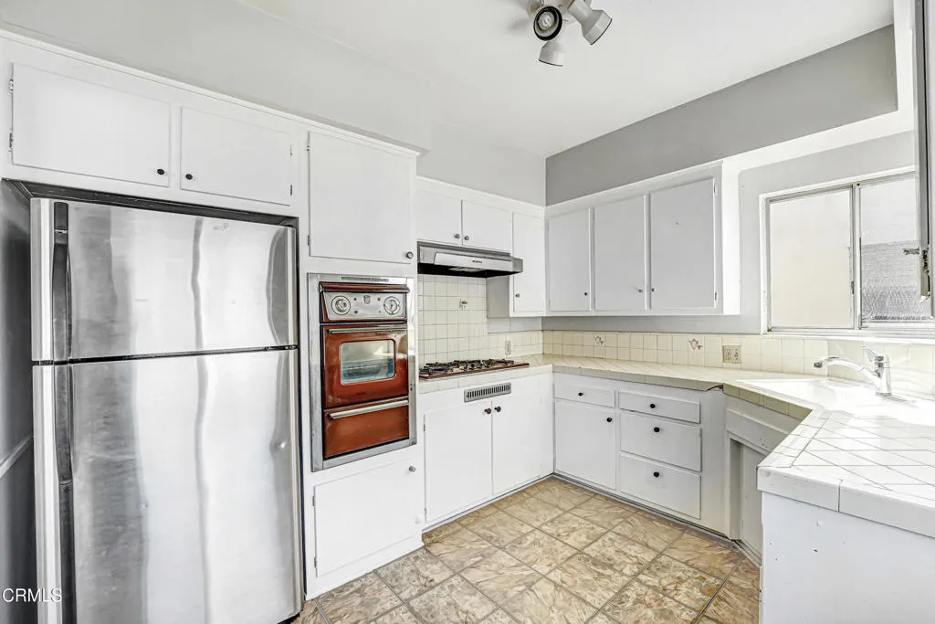 1749 N Edgemont Street, Los Angeles, California 90027 home-pic-3