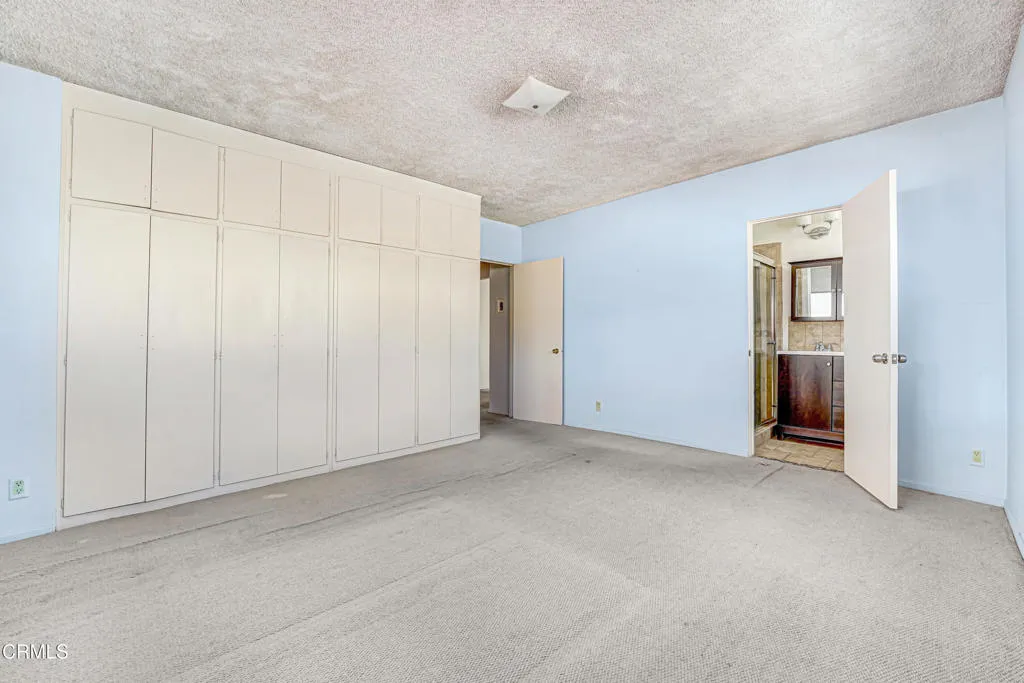 1749 N Edgemont Street, Los Angeles, California 90027 home-pic-5