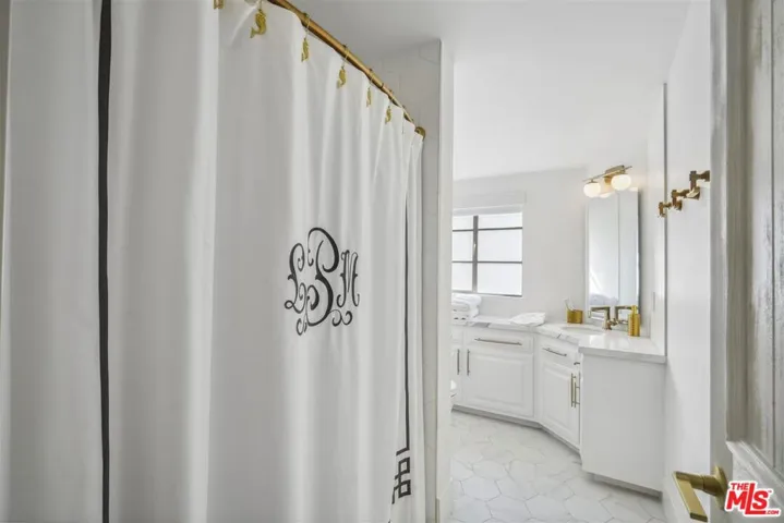 IBedroom 4 bathroom ~ndulge in