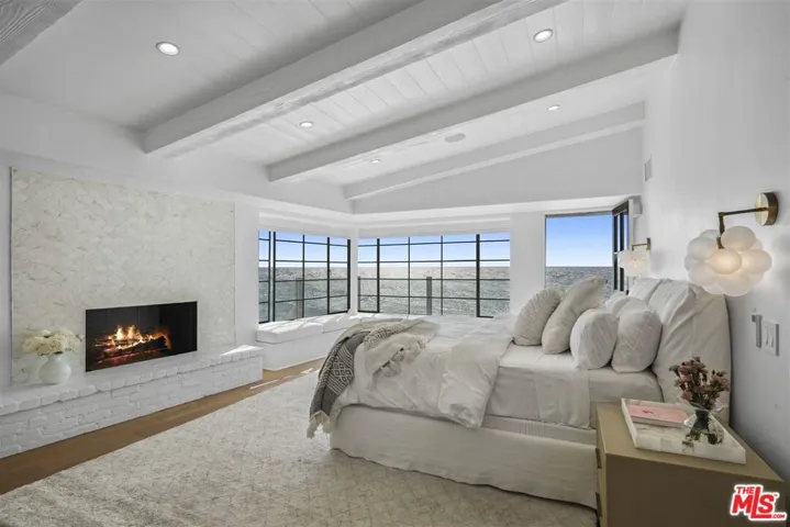 Wake up to ocean bliss Primary