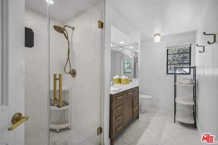 Modern fixtures, timeless styl