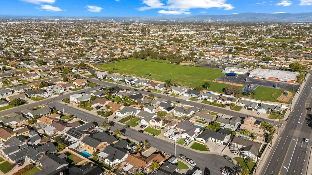 17401 Jefferson Lane, Huntington Beach, California 92647 home-pic-44
