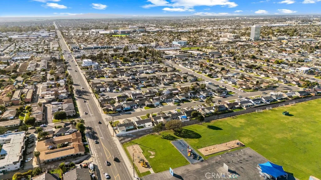 17401 Jefferson Lane, Huntington Beach, California 92647 home-pic-40