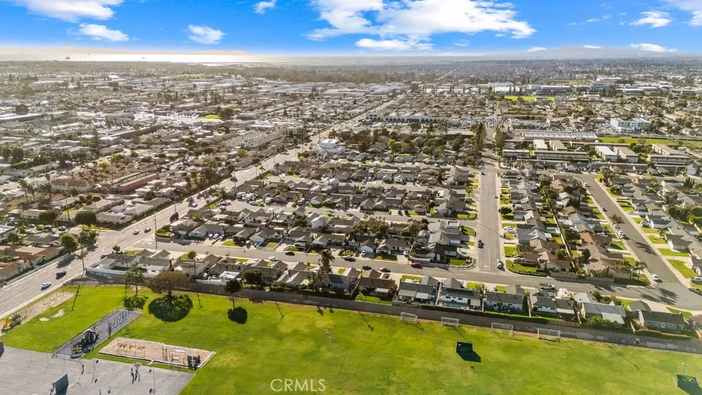 17401 Jefferson Lane, Huntington Beach, California 92647 home-pic-38
