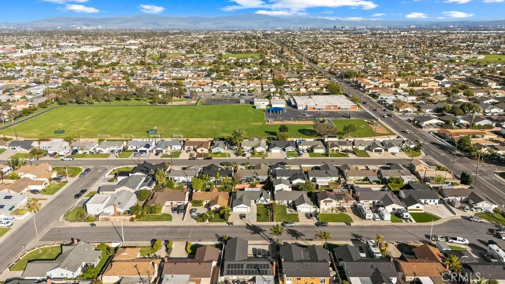 17401 Jefferson Lane, Huntington Beach, California 92647 home-pic-42