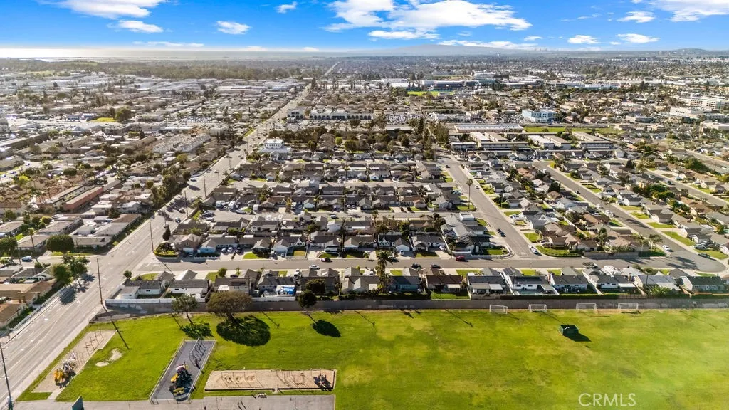 17401 Jefferson Lane, Huntington Beach, California 92647 home-pic-36