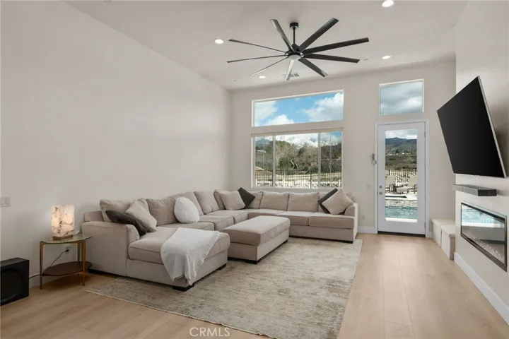 Stuning Living Room Views!