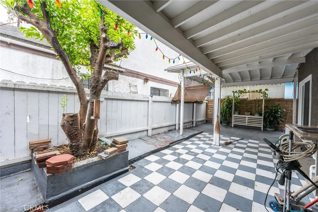 4865 Elm Avenue, Long Beach, California 90805 home-pic-26