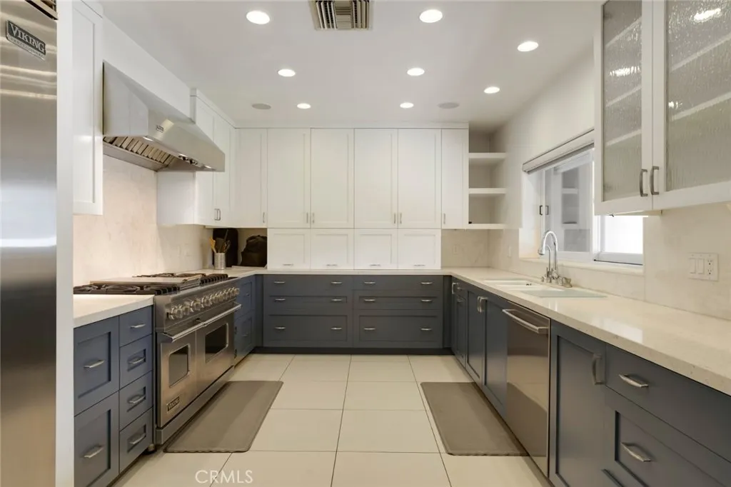 2205 N Catalina Street, Los Angeles, California 90027 home-pic-16