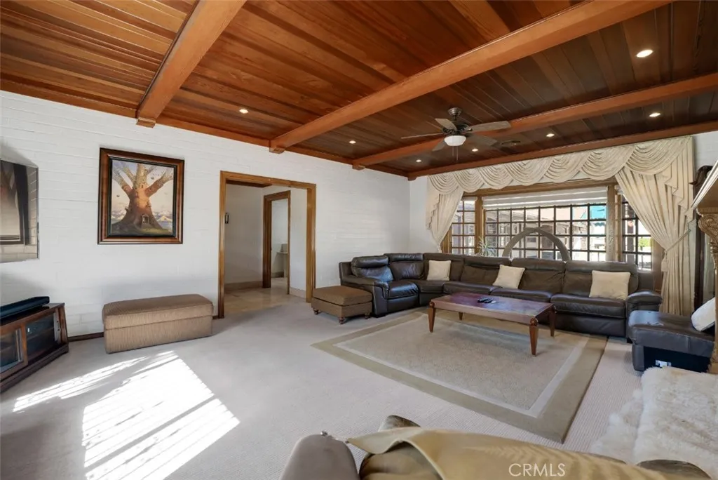 2205 N Catalina Street, Los Angeles, California 90027 home-pic-4