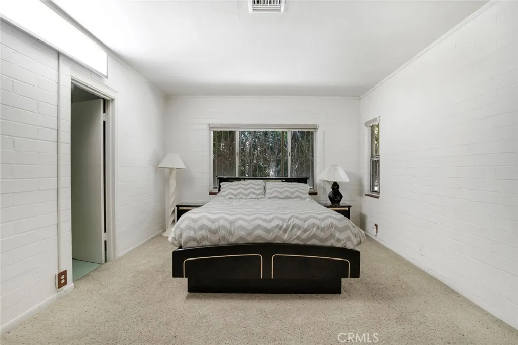 2205 N Catalina Street, Los Angeles, California 90027 home-pic-26
