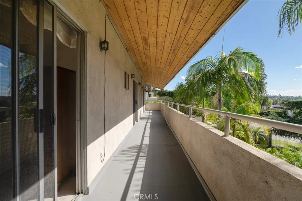 2205 N Catalina Street, Los Angeles, California 90027 home-pic-40