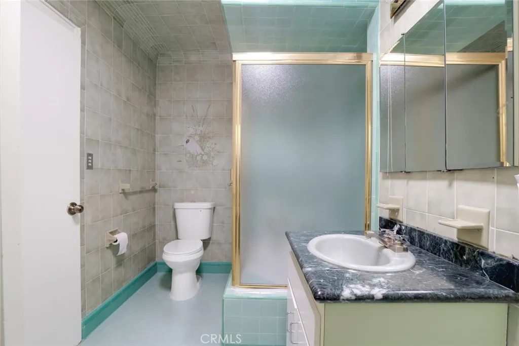 2205 N Catalina Street, Los Angeles, California 90027 home-pic-27