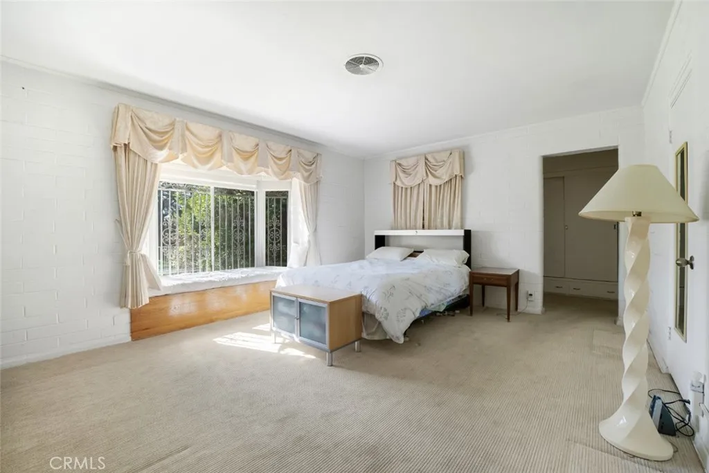 2205 N Catalina Street, Los Angeles, California 90027 home-pic-23
