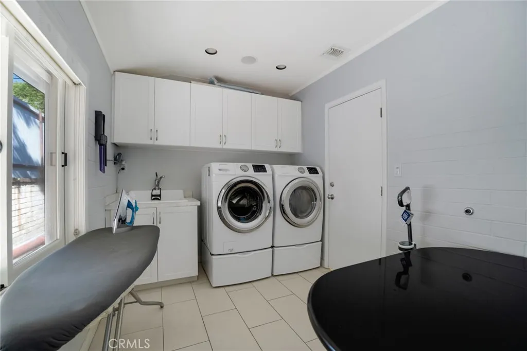2205 N Catalina Street, Los Angeles, California 90027 home-pic-19