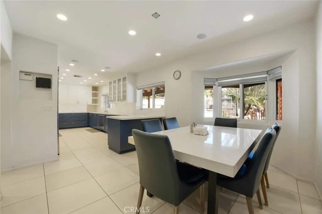 2205 N Catalina Street, Los Angeles, California 90027 home-pic-15