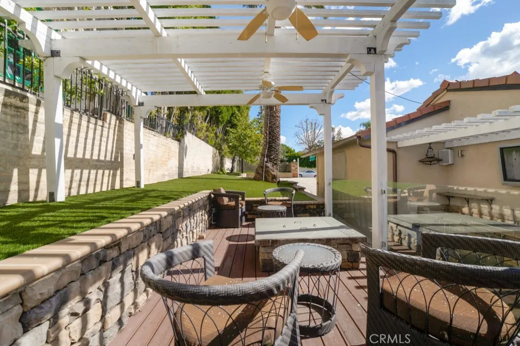 2205 N Catalina Street, Los Angeles, California 90027 home-pic-53