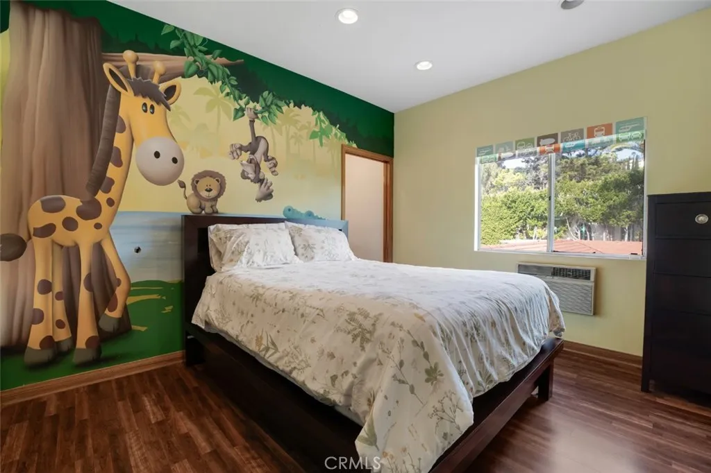 2205 N Catalina Street, Los Angeles, California 90027 home-pic-43