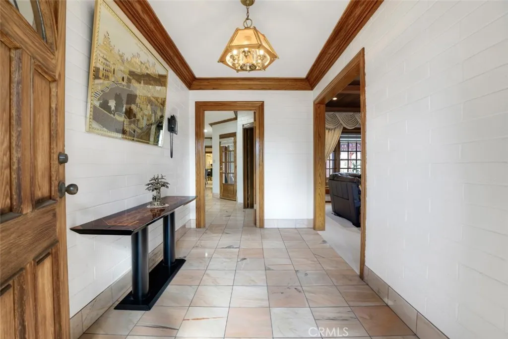 2205 N Catalina Street, Los Angeles, California 90027 home-pic-3