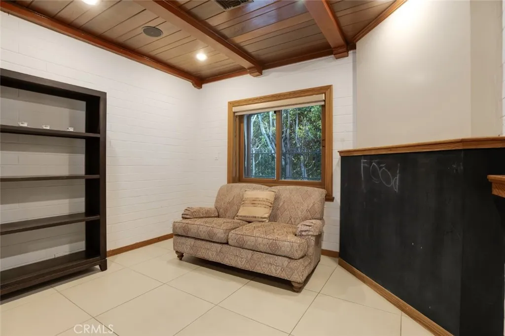 2205 N Catalina Street, Los Angeles, California 90027 home-pic-13