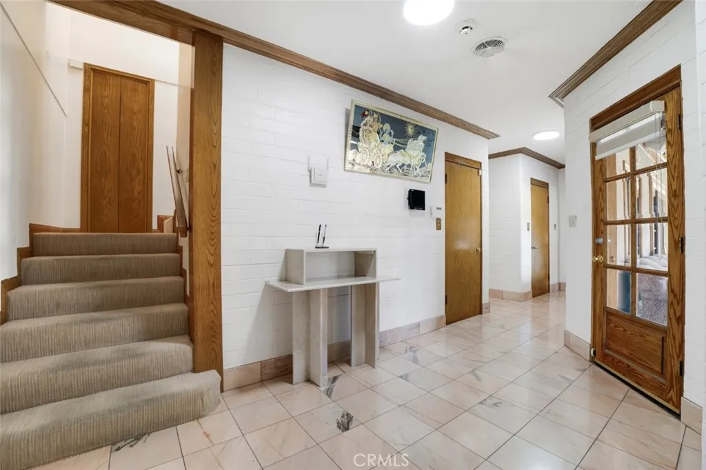 2205 N Catalina Street, Los Angeles, California 90027 home-pic-29