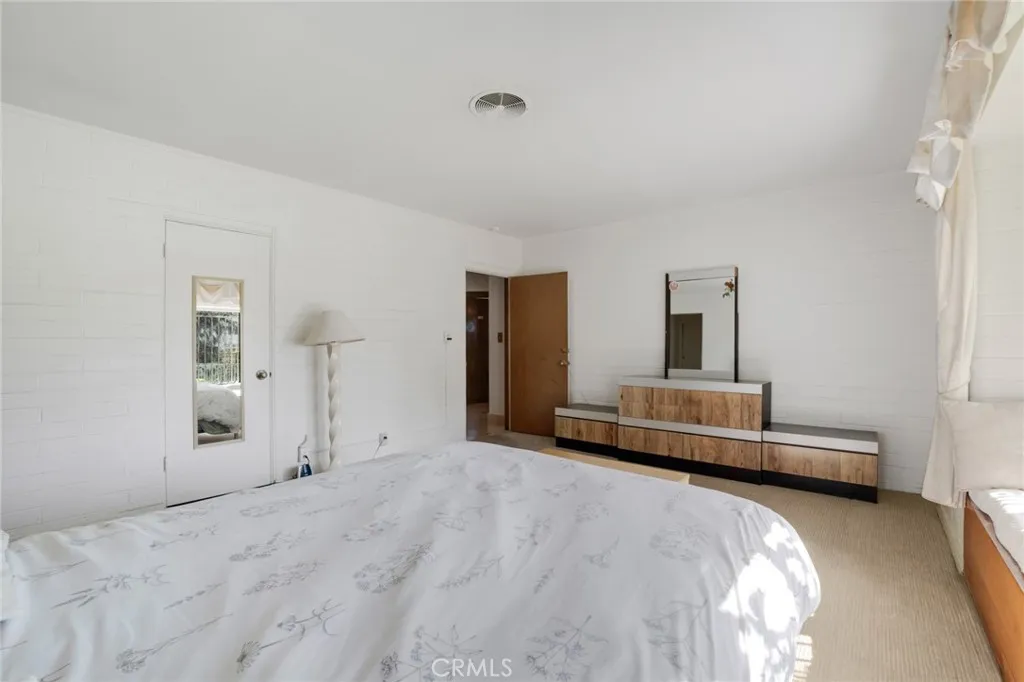 2205 N Catalina Street, Los Angeles, California 90027 home-pic-24