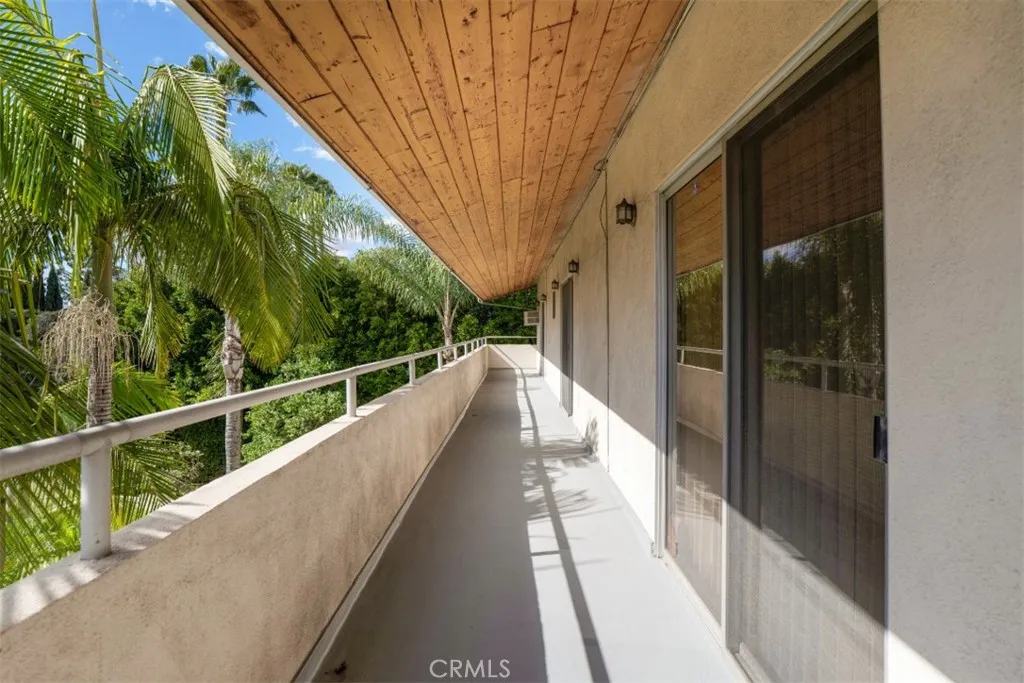 2205 N Catalina Street, Los Angeles, California 90027 home-pic-41