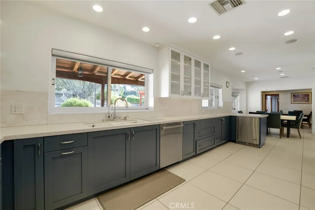 2205 N Catalina Street, Los Angeles, California 90027 home-pic-18