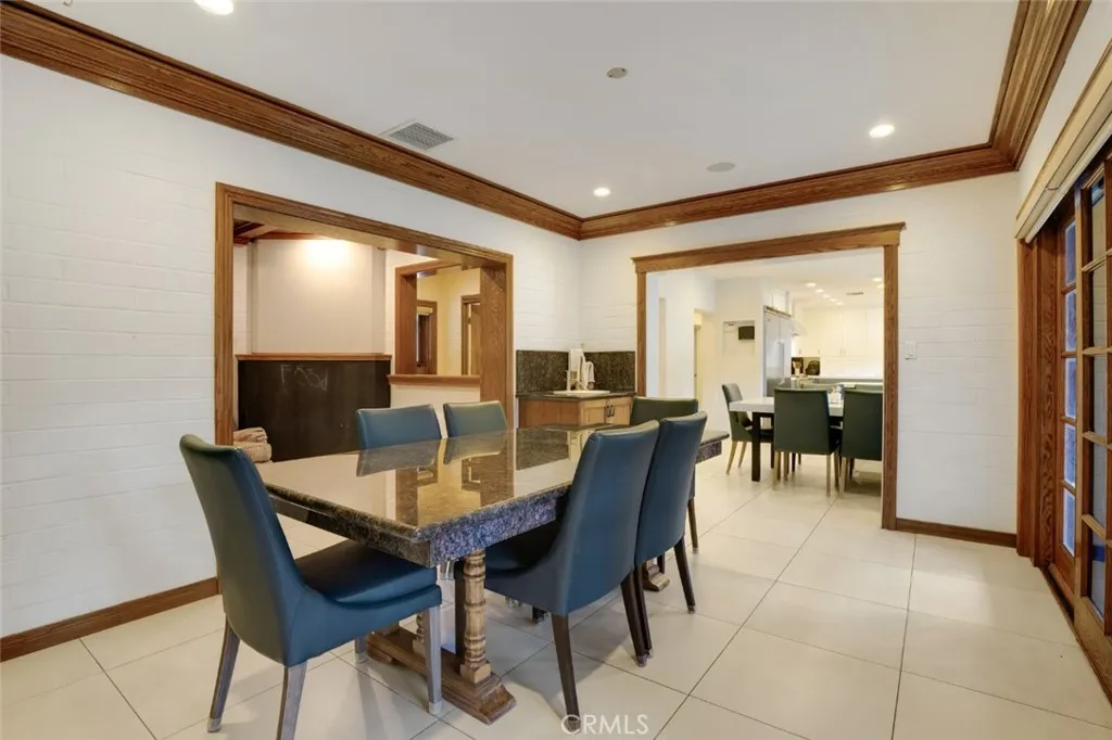 2205 N Catalina Street, Los Angeles, California 90027 home-pic-11